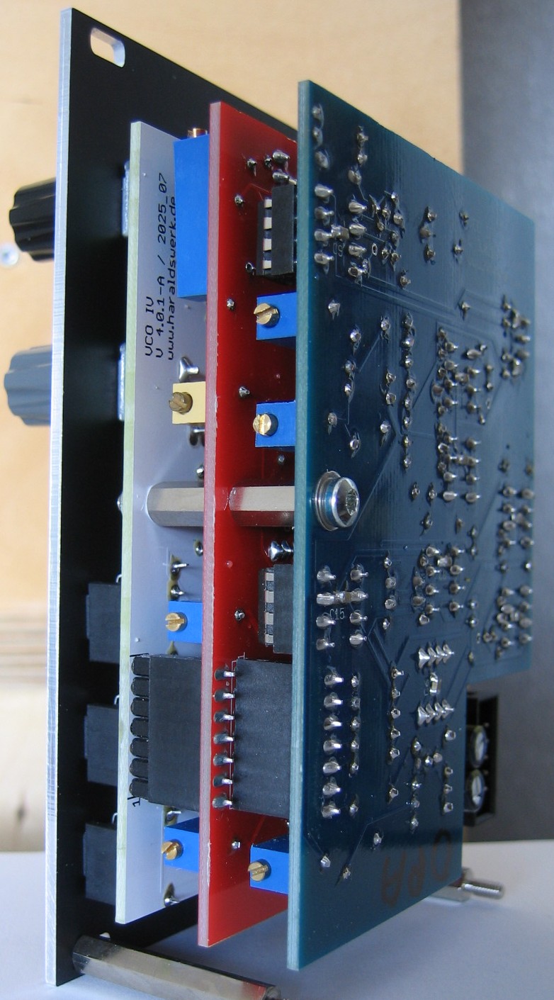 VCO IV halve back view